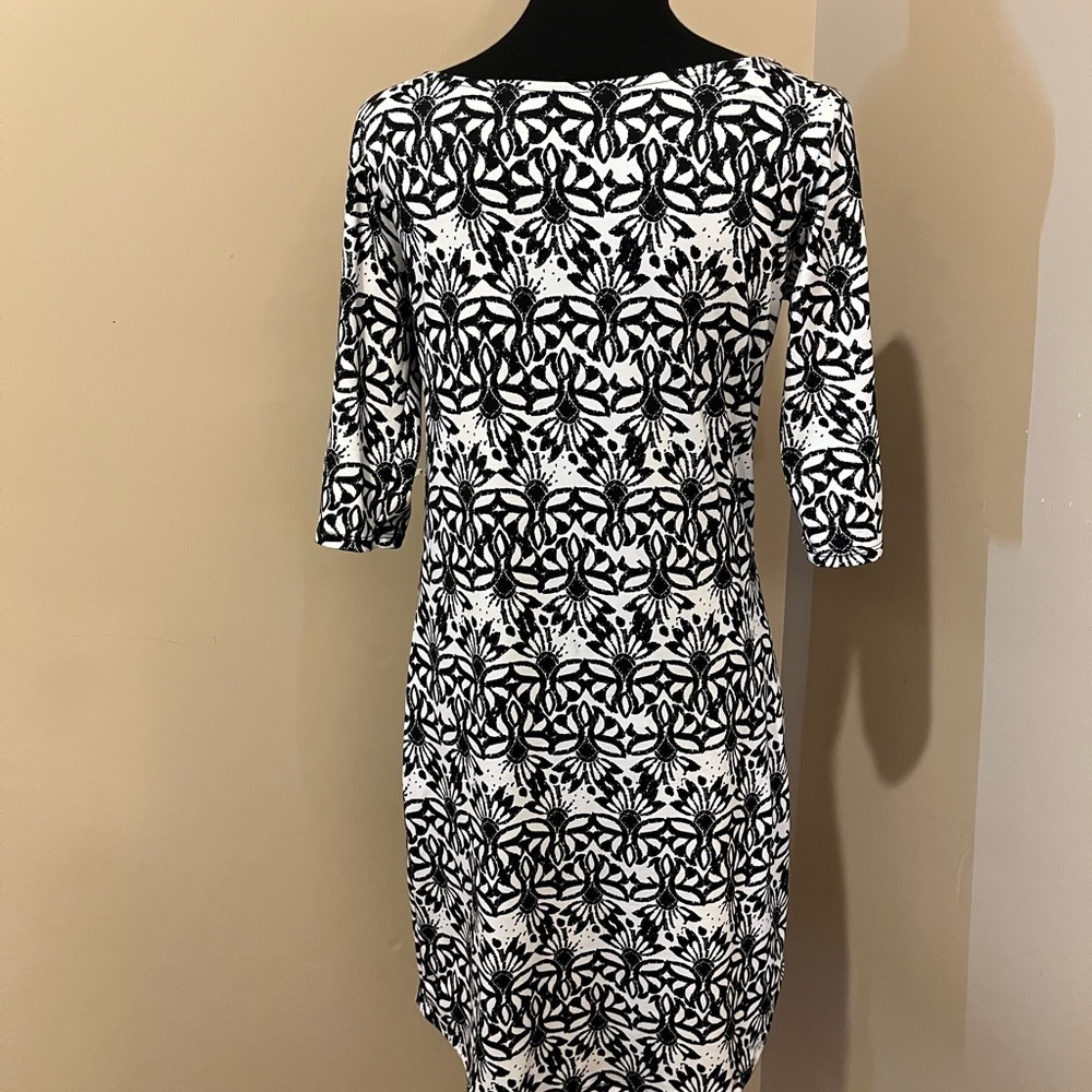 Lola By AFG Floral Jersey Shift Dress
Size Small - Picture 3 of 4